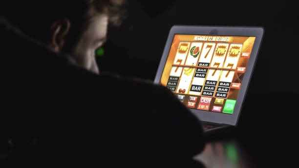 Live poker dealer at grafik hk Bandar Poker table with multi-camera feed